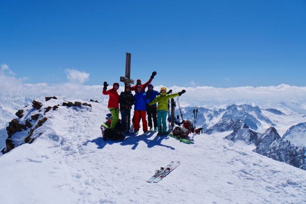 Sustenhorn am Ostersamstag – bald schon hatten wir den Gipfel für uns allein!