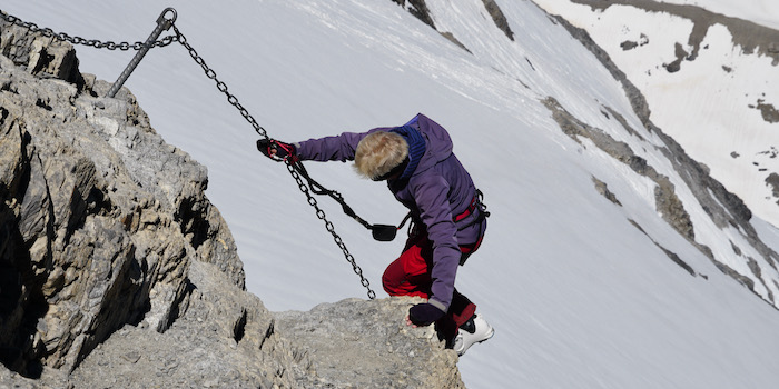 Sicheres Steigen an der Kette.