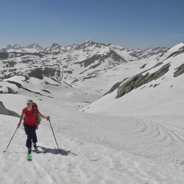 Die noch tiefverschneite Furkaregion