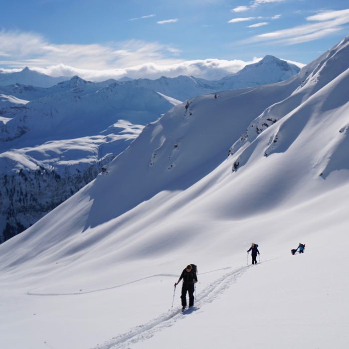 Mit Abständen zum Sattel hoch