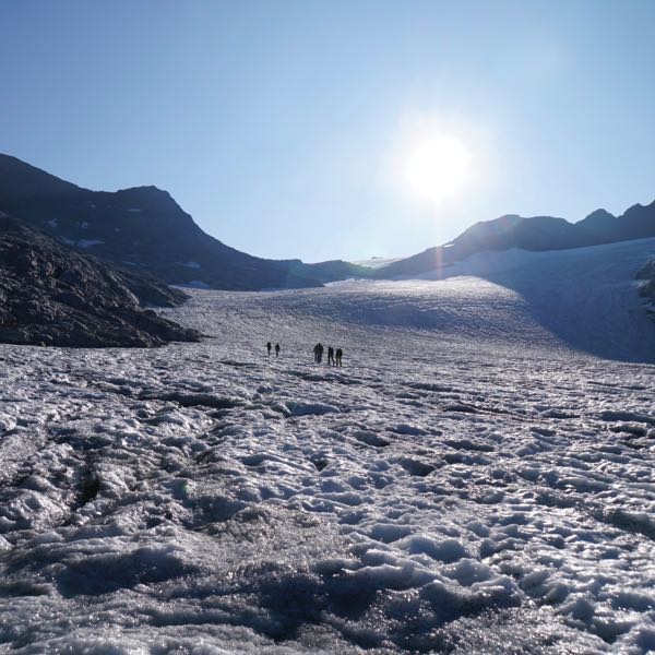 Auch weiter oben kein Schnee – das Seil ist im Rucksack geblieben